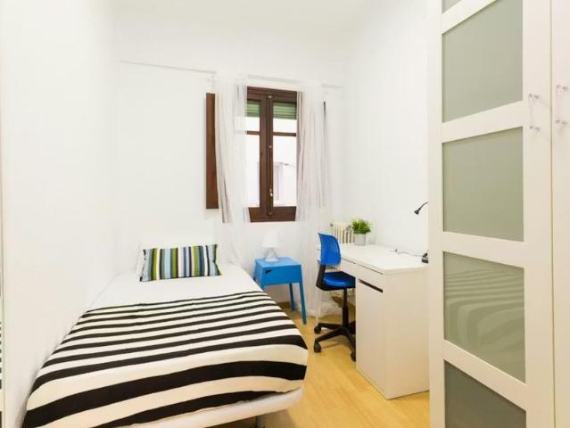 Calle de Palos de la Frontera, Madrid, Community of Madrid 28045