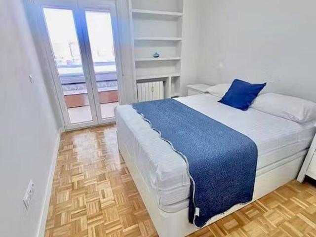 Calle de Paredes de Nava, Madrid, Community of Madrid 28017