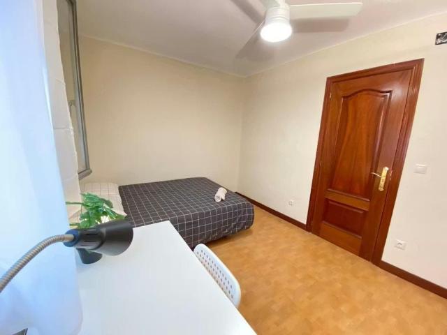 Calle de Pico de Alba, Madrid, Community of Madrid 28053