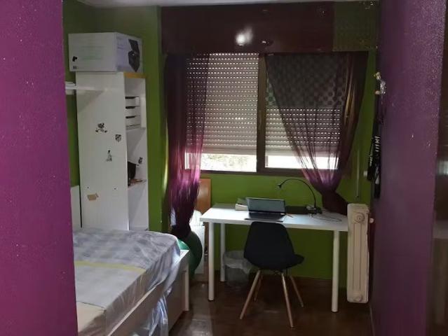 Calle de Poza de la Sal, Madrid, Community of Madrid 28031