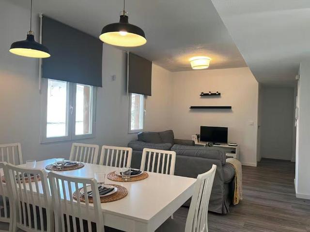 Calle de Pradales, Madrid, Community of Madrid 28047