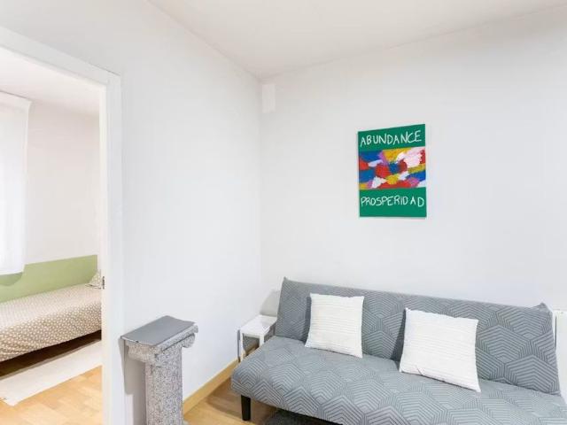 Calle de Quijada de Pandiellos, Madrid, Community of Madrid 28053