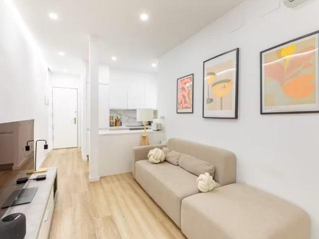 Calle de Rafael de Riego, Madrid, Community of Madrid 28045