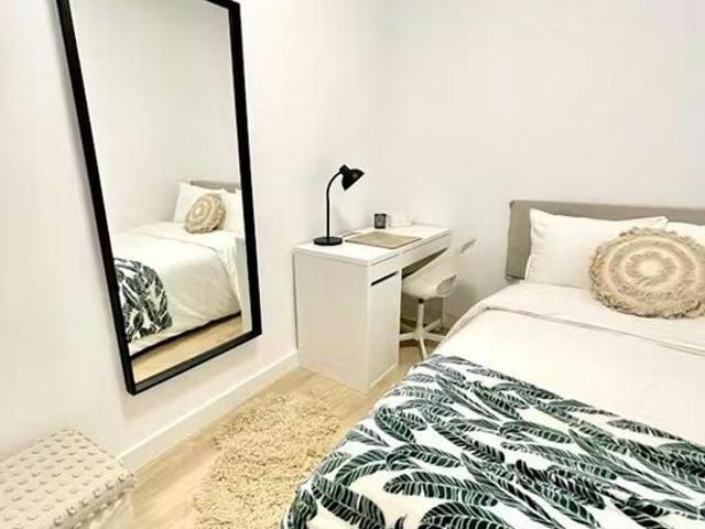 Calle de Redondilla, Madrid, Community of Madrid 28005
