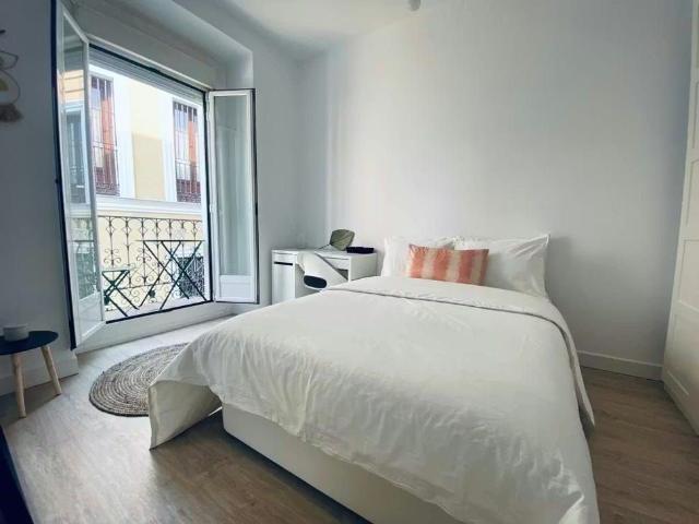 Calle de Redondilla, Madrid, Community of Madrid 28005