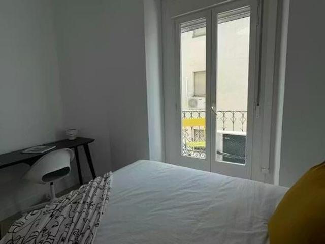 Calle de Redondilla, Madrid, Community of Madrid 28005