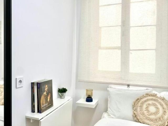 Calle de Redondilla, Madrid, Community of Madrid 28005