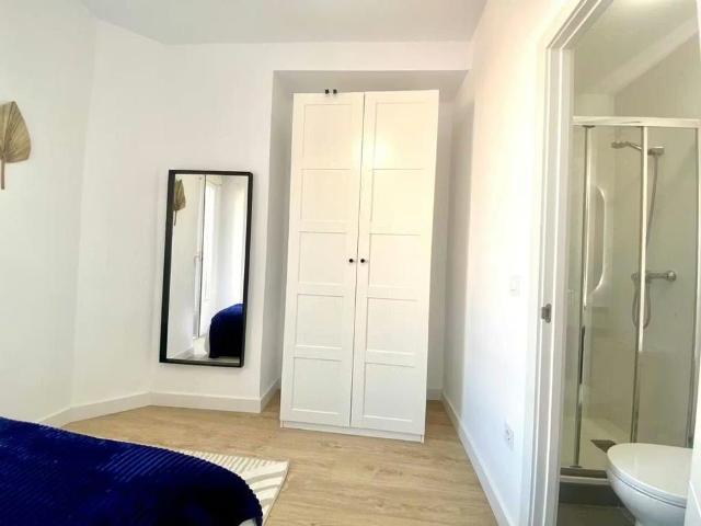 Calle de Redondilla, Madrid, Community of Madrid 28005