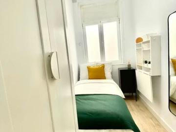 Calle de Redondilla, Madrid, Community of Madrid 28005