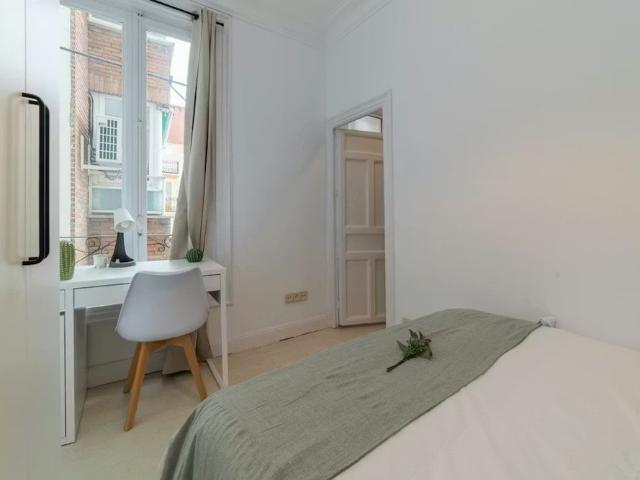 Calle de Santa Teresa, Madrid, Community of Madrid 28004