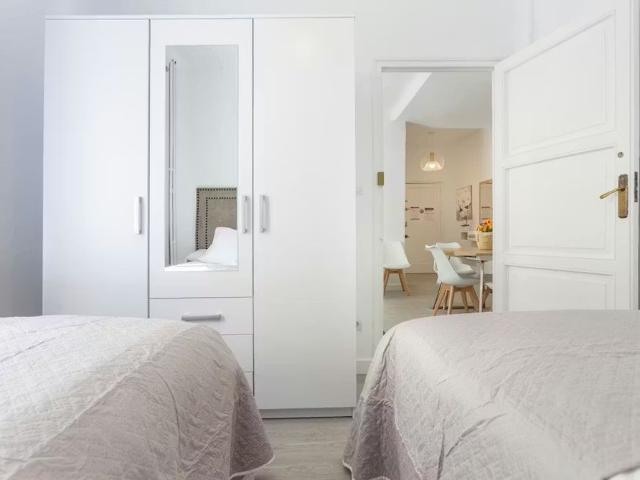 Calle de Santa Ana, Madrid, Community of Madrid 28005