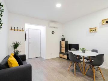 Calle de Santiago El Verde, Madrid, Community of Madrid 28005