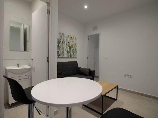 Calle de Santoña, Madrid, Community of Madrid 28026