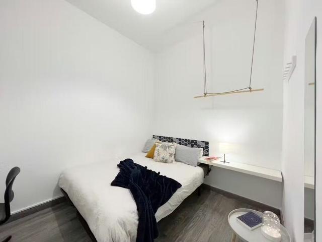 Calle de San Bernardo, Madrid, Community of Madrid 28015