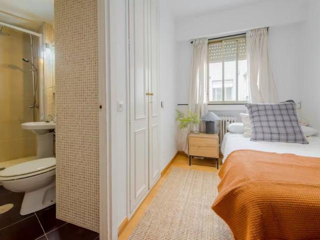 Calle de San Ernesto, Madrid, Community of Madrid 28002
