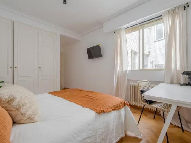 Calle de San Ernesto, Madrid, Community of Madrid 28002