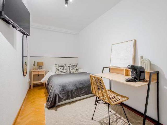 Calle de San Ernesto, Madrid, Community of Madrid 28002