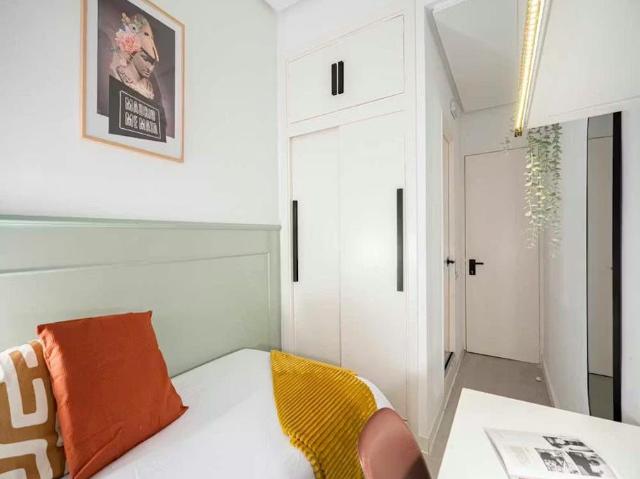 Calle de San Lorenzo, Madrid, Community of Madrid 28004