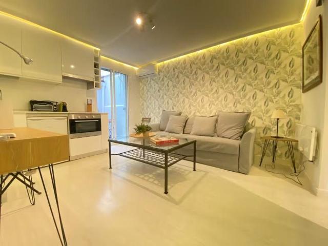 Calle de San Lorenzo, Madrid, Community of Madrid 28004