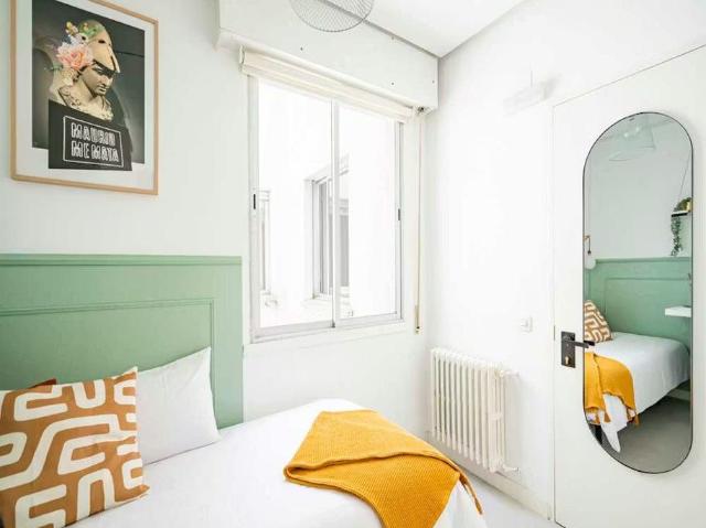 Calle de San Lorenzo, Madrid, Community of Madrid 28004