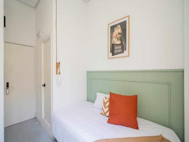 Calle de San Lorenzo, Madrid, Community of Madrid 28004