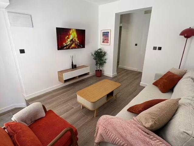 Calle de Siena, Madrid, Community of Madrid 28027
