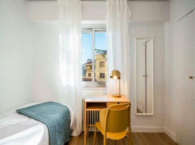 Calle del Conde de la Cimera, Madrid, Community of Madrid 28040