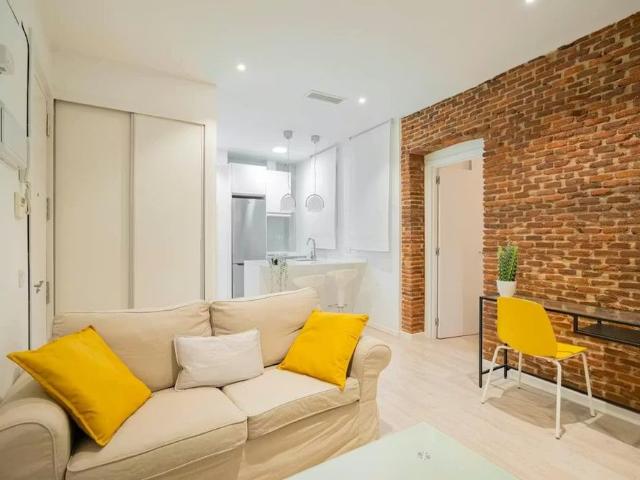 Calle del Carnero, Madrid, Community of Madrid 28005