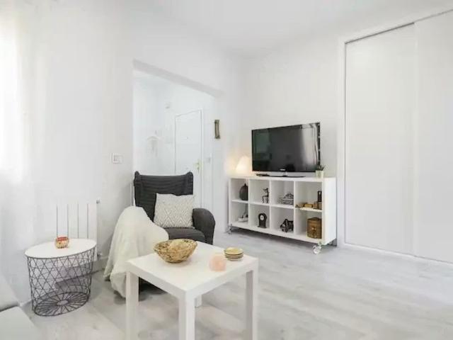 Calle del Carnero, Madrid, Community of Madrid 28005