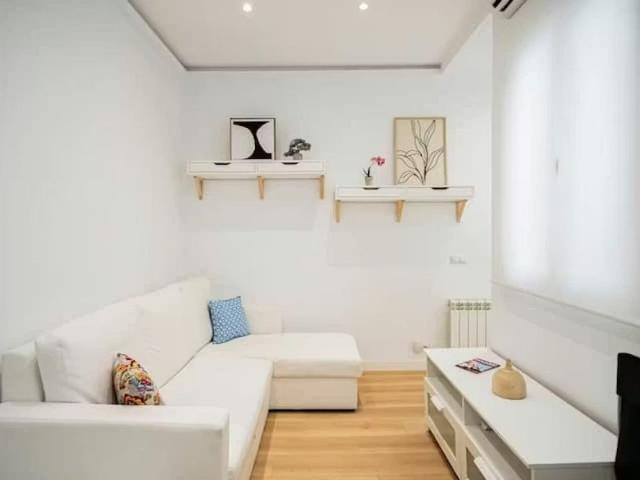 Calle del Amparo, Madrid, Community of Madrid 28012