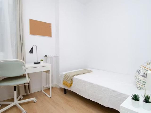Calle del Doctor Esquerdo, Madrid, Community of Madrid 28028