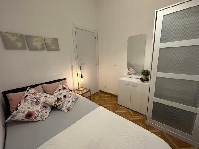 Calle del Doctor Esquerdo, Madrid, Community of Madrid 28028