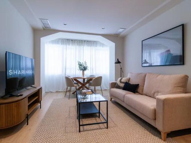 Calle del Doctor Fleming, Madrid, Community of Madrid 28036