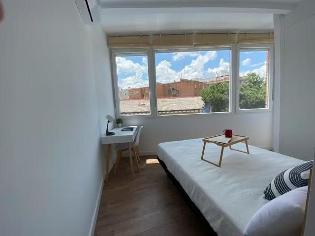 Calle del Doctor Urquiola, Madrid, Community of Madrid 28025