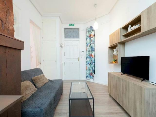 Calle del Divino Pastor, Madrid, Community of Madrid 28004