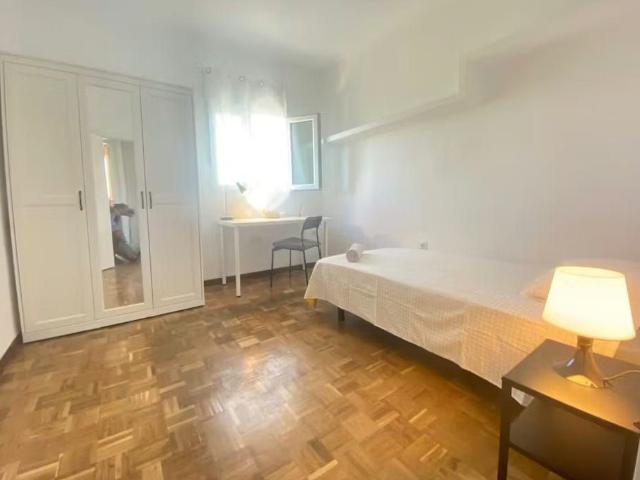 Calle del Hornero, Madrid, Community of Madrid 28019