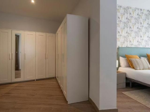 Calle del Hospital, Valencia, Valencian Community 46001