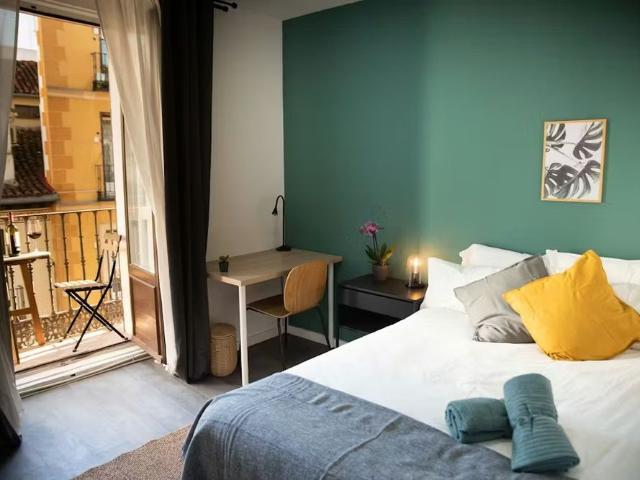 Calle del Humilladero, Madrid, Community of Madrid 28005