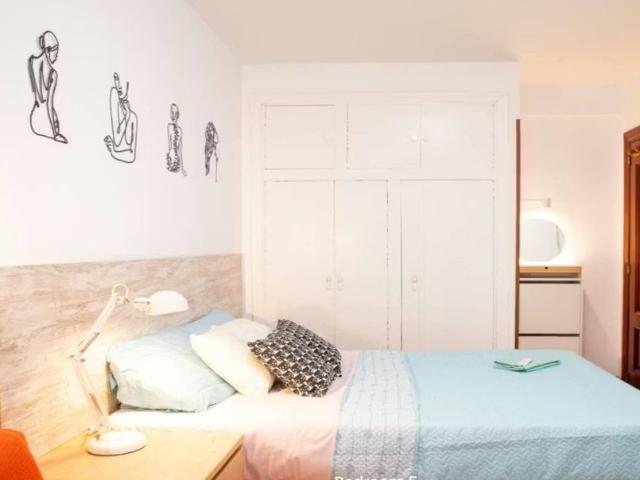 Calle del Jilguero, Madrid, Community of Madrid 28025