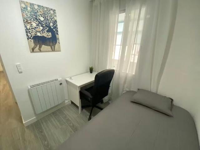 Calle del Oasis, Madrid, Community of Madrid 28021