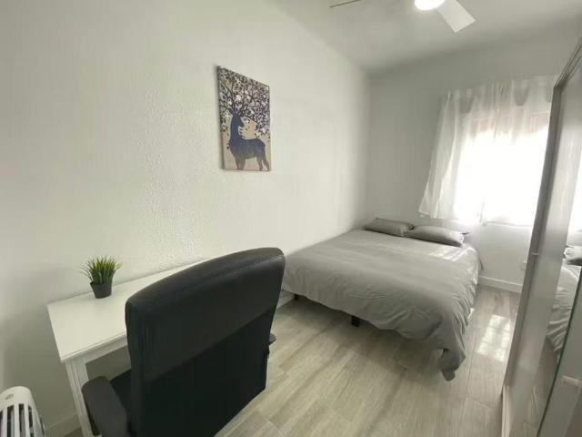 Calle del Oasis, Madrid, Community of Madrid 28021
