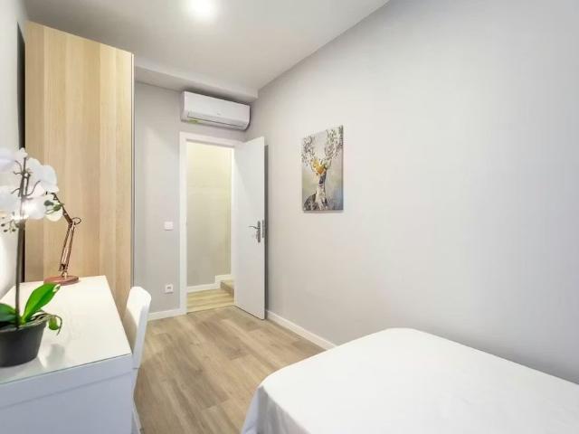Calle del Puerto de Canfranc, Madrid, Community of Madrid 28038