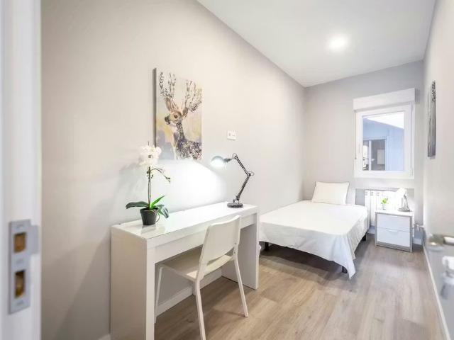 Calle del Puerto de Canfranc, Madrid, Community of Madrid 28038