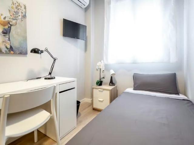 Calle del Puerto de Canfranc, Madrid, Community of Madrid 28038