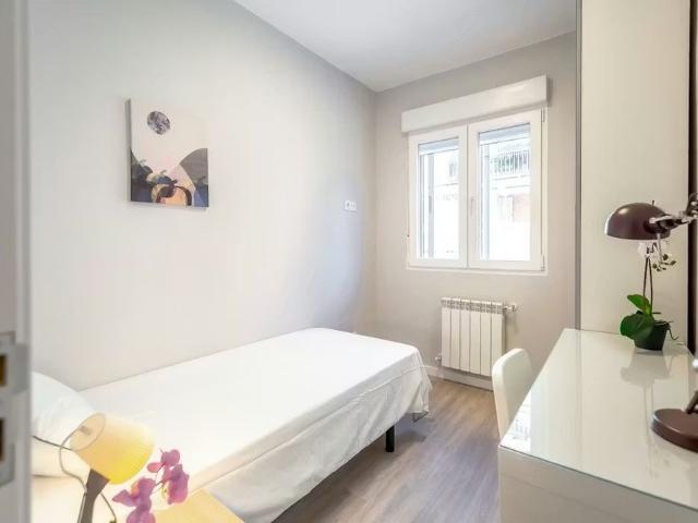 Calle del Puerto de Canfranc, Madrid, Community of Madrid 28038