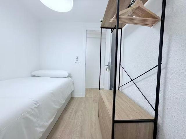 Calle del Puerto del Bruch, Madrid, Community of Madrid 28031