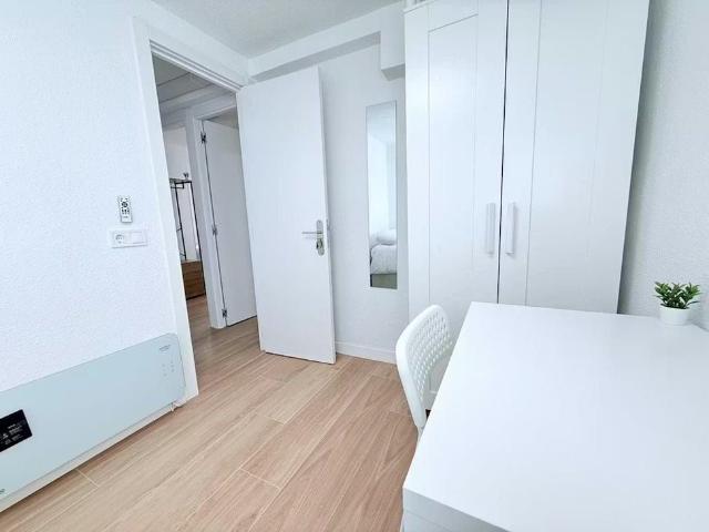 Calle del Puerto del Bruch, Madrid, Community of Madrid 28031