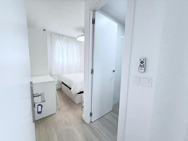 Calle del Puerto del Bruch, Madrid, Community of Madrid 28031