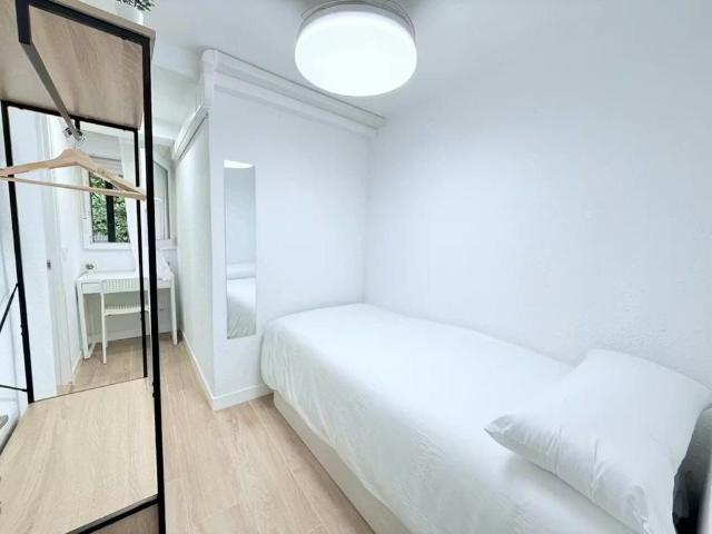 Calle del Puerto del Bruch, Madrid, Community of Madrid 28031