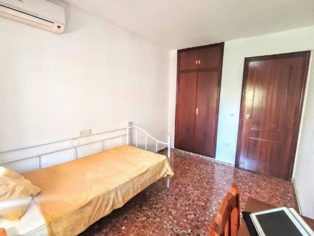 Calle del Veinticinco de Abril, Moncada, Valencian Community 46113